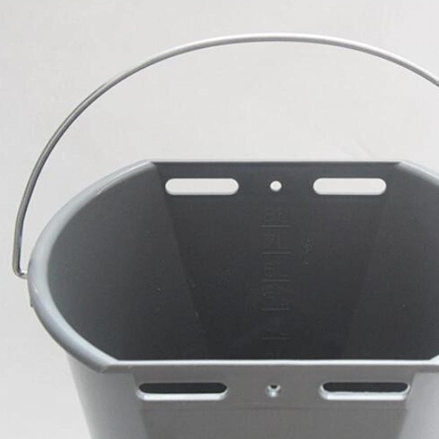 5 NIPPLE CALF MILK FEEDING BUCKET