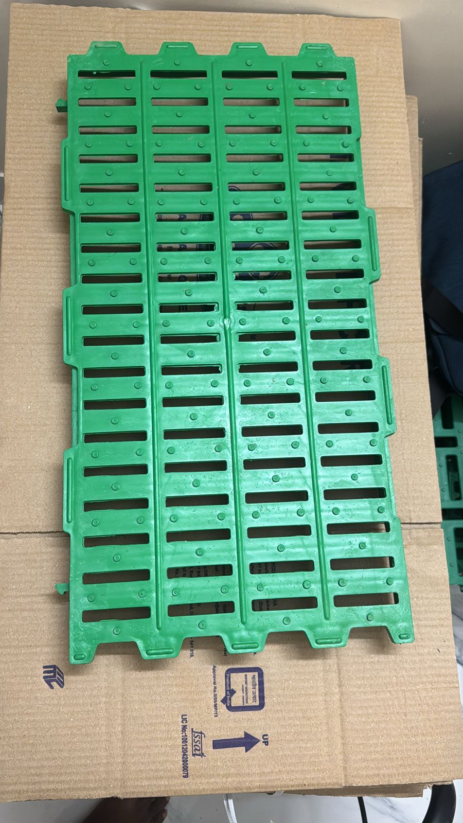 CG - Slatted Plastic Farm Floor Mats (2/2)