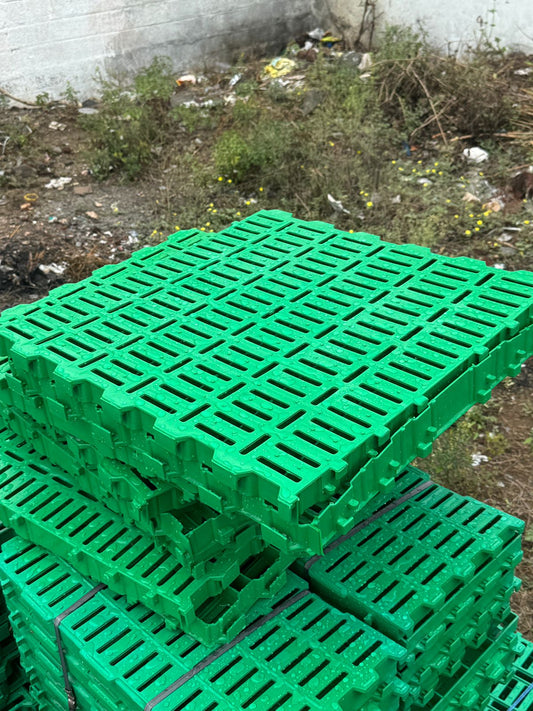 CG - Slatted Plastic Farm Floor Mats (2/2)